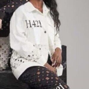H4, white funky shirt-jacket brand new.